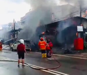 Warung dan Mobil Terbakar Akibat Pertamini di Samarinda Jl Wahid Hasyim II