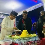 Buoati Kutm Ardiansyah Potong Tumpeng Milad paguyuban Usai Israk Mikraj