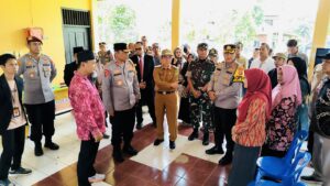 Bupati dampingi Kapolda tinjau TPS di Sangatta, Nyatakan Kutim Siap