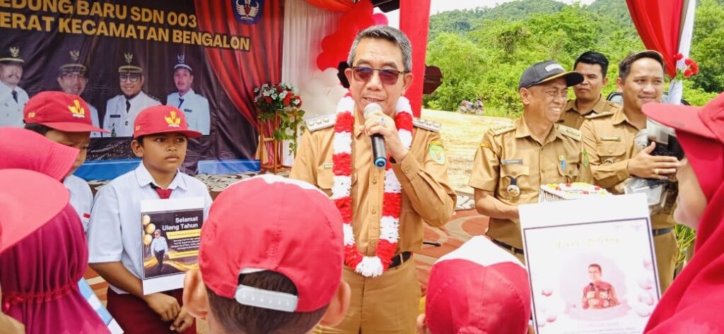 Bupati Kutim Ardiansyah Sulaiman resmikan SDN 003 Desa Sekerat
