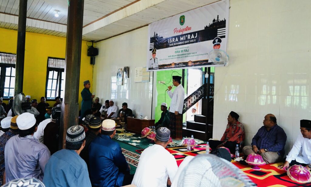 Bupati Kutim Ardiansyah Sulaiman menghadiri kegiatan Isra Mikraj di Masjid At Taqwa Desa Perupuk