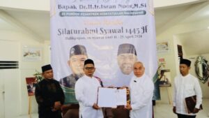 Isran Noor saat mendapat dukungan 1.000 suara dari Yayasan Pondok Pesantren Hidayatullah Ummu Qura (YPPHUQ) Balikpapan