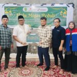 Wabup Kutim Kasmidi Bulang apresiasi penyerahan bantuan paket sembako oleh Pertamina EP Field Sangatta pada kaum dhuafa saat Ramadan.