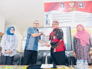 Suasana Sertijab Kepala DPPKB Kutim yang baru dari plt Ronny Bonar Hamonangan Siburian kepada kadis Definitip Achmad Junaidi