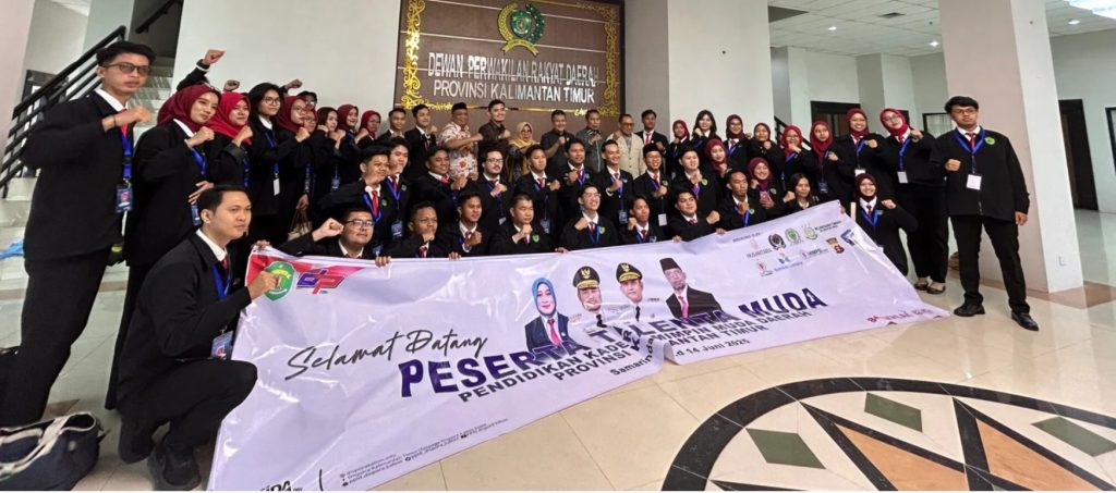 Dispora Ajari 50 Peserta PKPMD Belajar Politik di DPRD Kaltim
