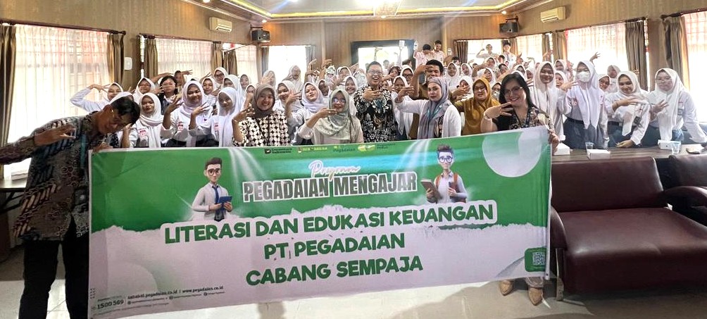 Pegadaian Mengajar SMA dan Universitas di Samarinda, Bangun Literasi Keuangan Bekal Masa Depan
