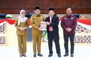 7 Fraksi DPRD Laporkan Hasil Reses Dapil di Rapat Paripurna Ke-28 pada Wagub Kaltim