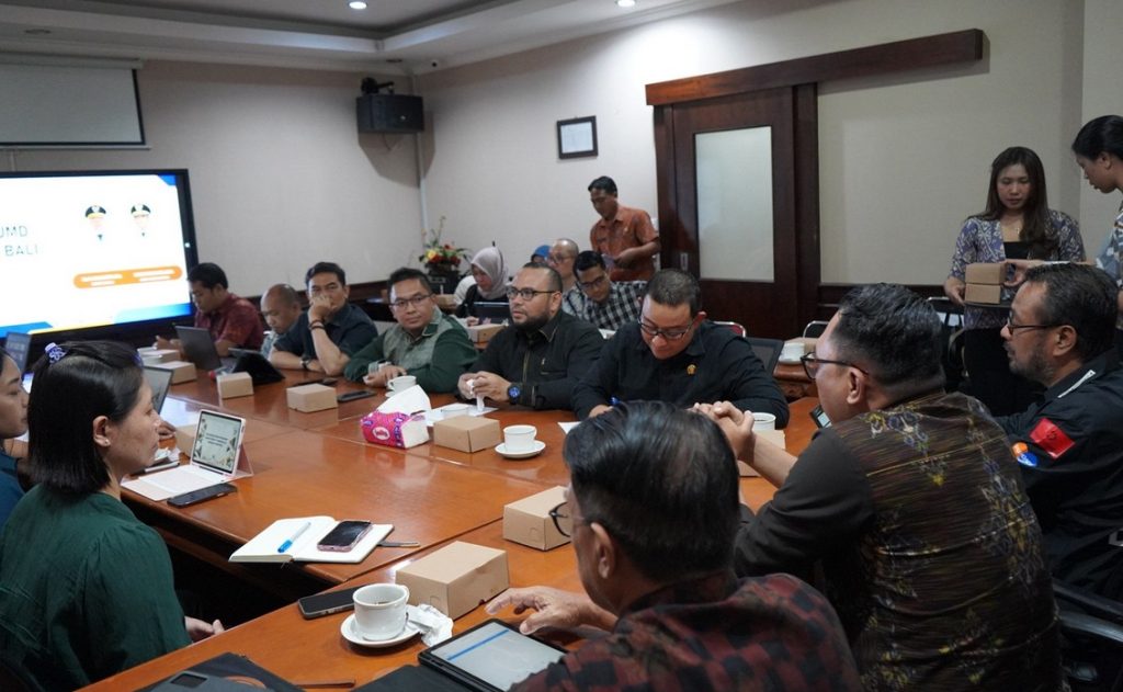 Gali Praktik Terbaik Pengelolaan BUMD Perseroda, Komisi II Kunjungi Biro Barjas Bali