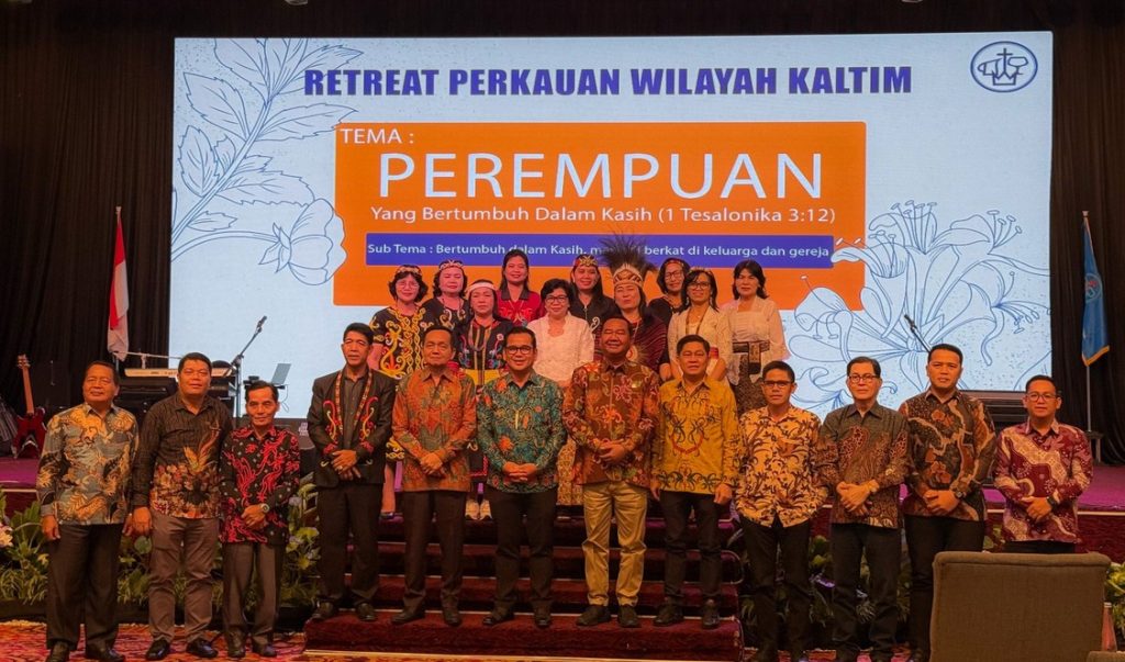 Ekti Imanuel Hadiri Pembukaan Ibadah Bersama Biro Pelayanan Perempuan GKII Wilayah Kaltim