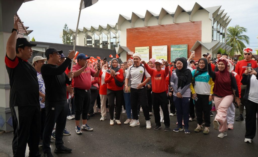 DPRD dan Sekretariatan Teguhkan Semangat Kebangsaan Lewat Jalan Santai HUT-RI ke-80