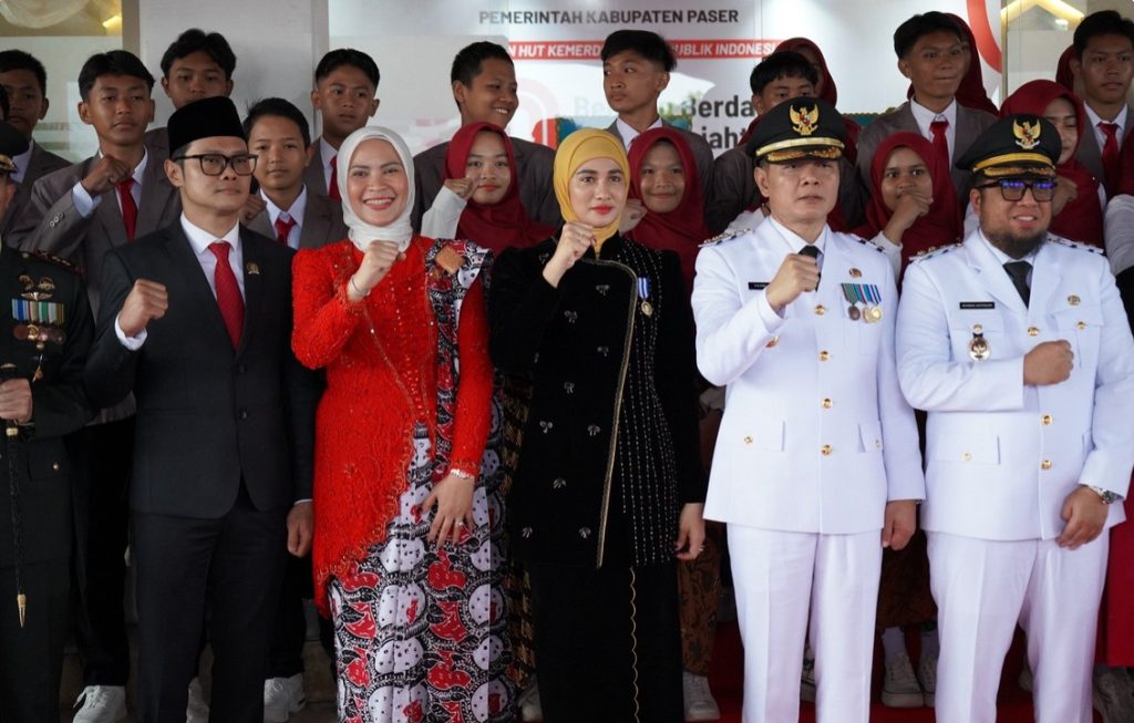 Serukan Kedaulatan-Kesejahteraan Bangsa, Pimpinan dan Anggota DPRD Kaltim Ikuti Upacara HUT-RI ke-80 di Paser