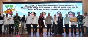 Komitmen Bersama Wujudkan Kesejahteraan Inklusif, DPRD Kaltim Hadiri Penyerahan Gratispol dan Jospol di Berau