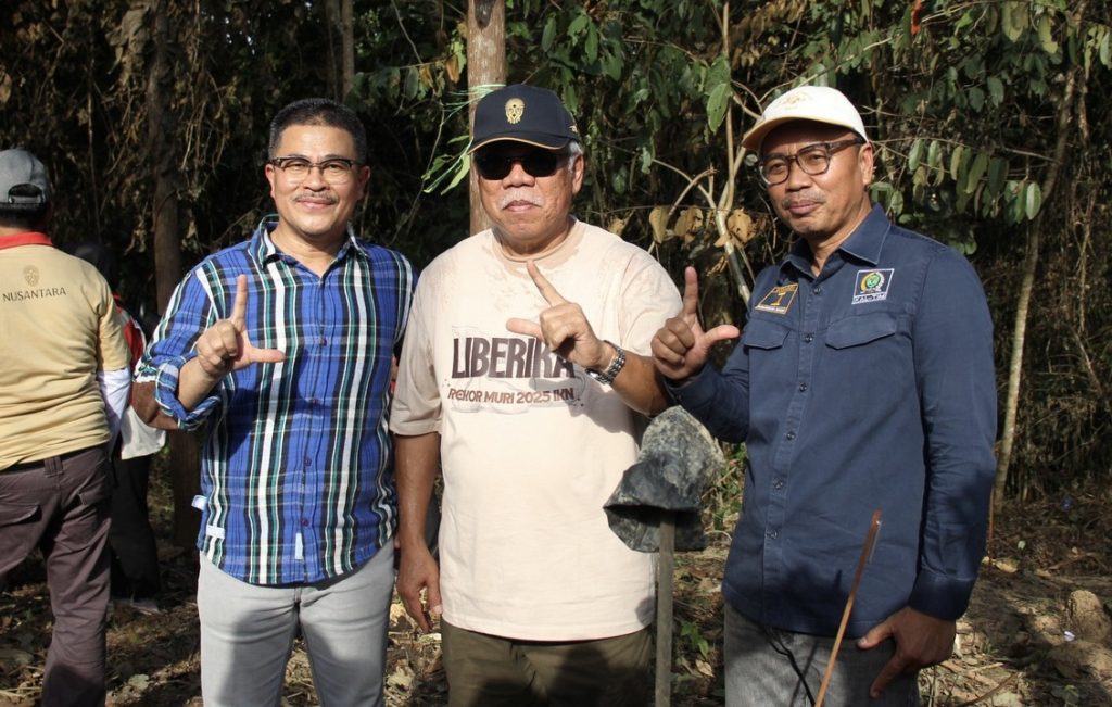 Dukung Pembangunan Hijau IKN, Dua Legislator Kaltim Turut Tanam 1.010 Kopi Liberika di Embung DAS IKN