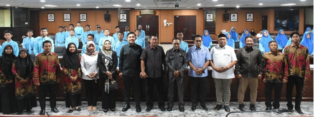 SMA Karakter Bangsa Belajar Politik di DPRD Kaltim, Tumbuhkan Kesadaran Demokrasi Sejak Dini