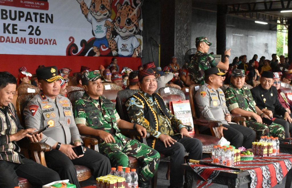 Wakil Ketua DPRD Kaltim Ekti Imanuel Hadiri Upacara HUT Kabupaten Kubar Ke 26