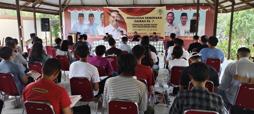 Ekti Imanuel Ajak Masyarakat Pahami Hak Politik Lewat PDD di Linggang Bigung Kubar