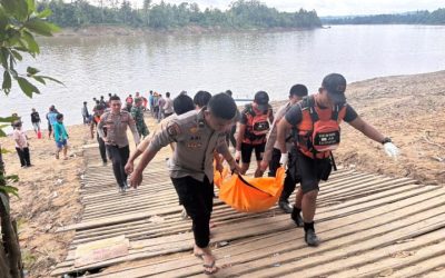 Kapal Ferry di Kutai Barat Tenggelam, Ditemukan 4 Meninggal dan 4 Dalam Pencarian