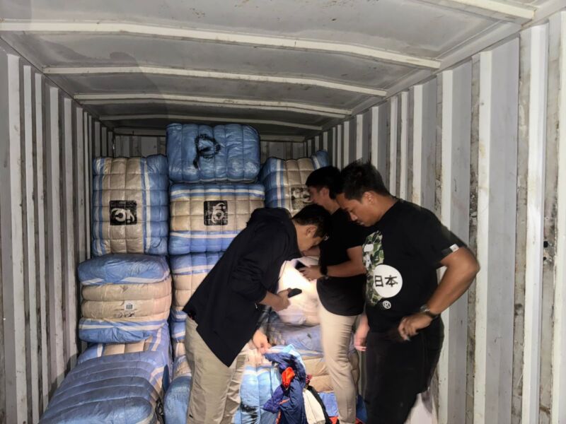 207 Bal Pakaian Bekas Impor Ilegal di Jakarta Dibongkar Polisi