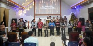 Wakil Ketua DPRD Kaltim Ekti Imanuel Hadiri Perayaan Natal GGP "Pniel" Barong Tongkok