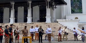 Disdikbud Kukar Hadirkan Aransemen Ulang Lagu Legendaris Amat Gambus di Erau 2025