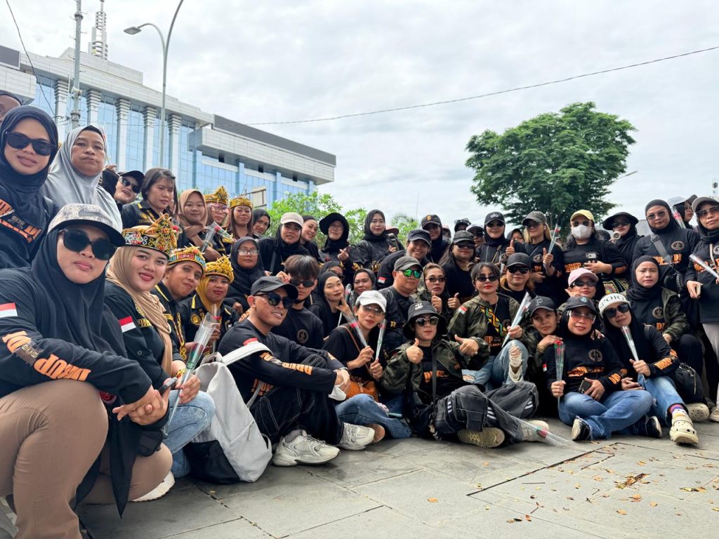 Kaltim Damai Harga Mati! Drupadi Baladika Bagikan 1.000 Mawar dan Pentas Seni Bidaya Nusantara